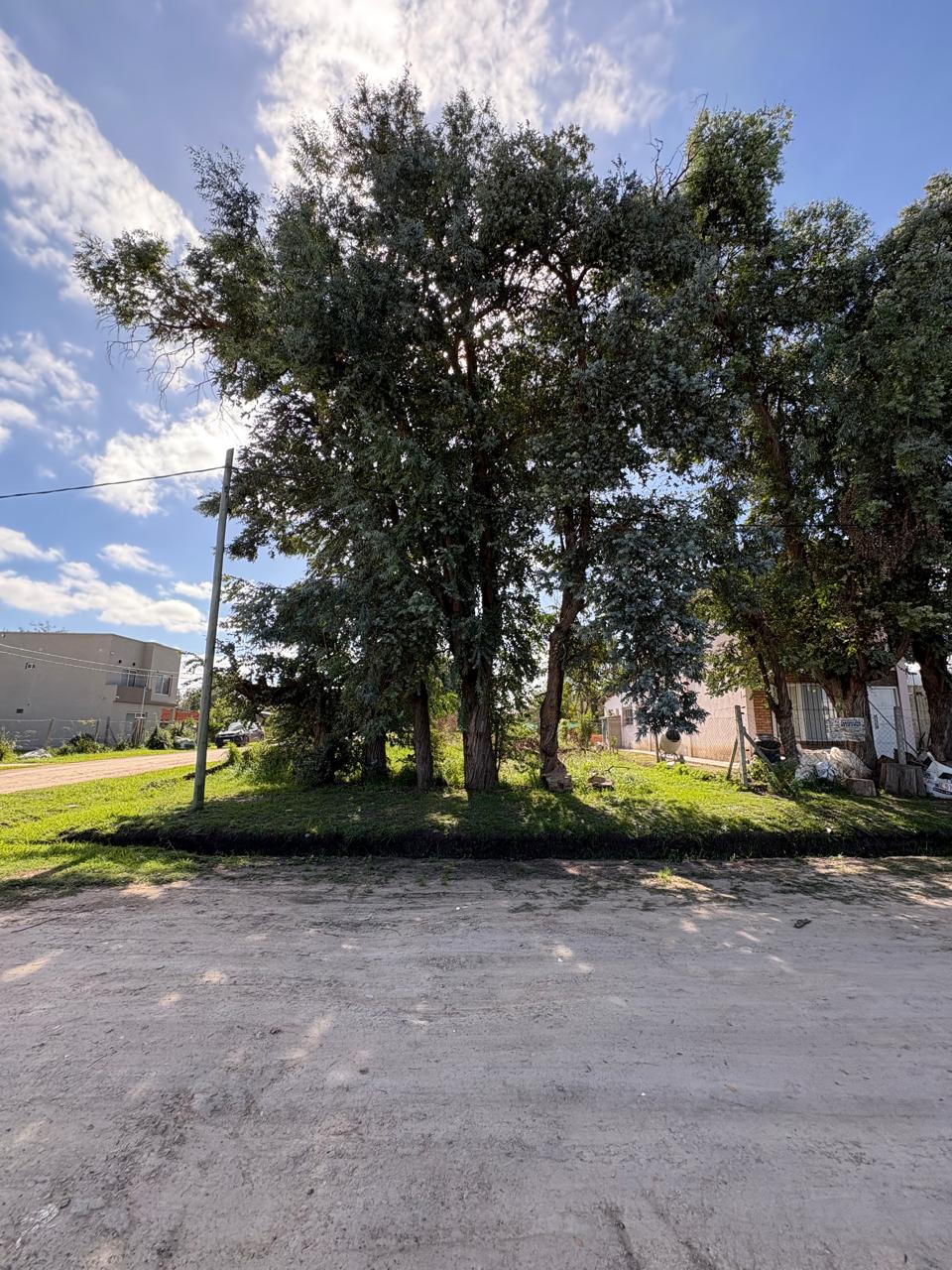 TERRENO EN BARRIO LOS CARDOS