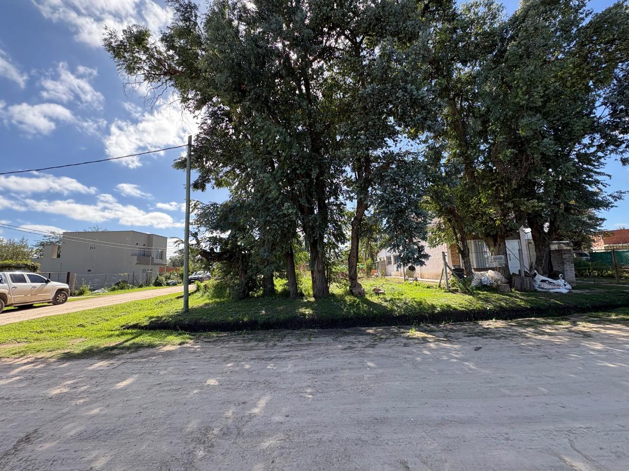 TERRENO EN BARRIO LOS CARDOS